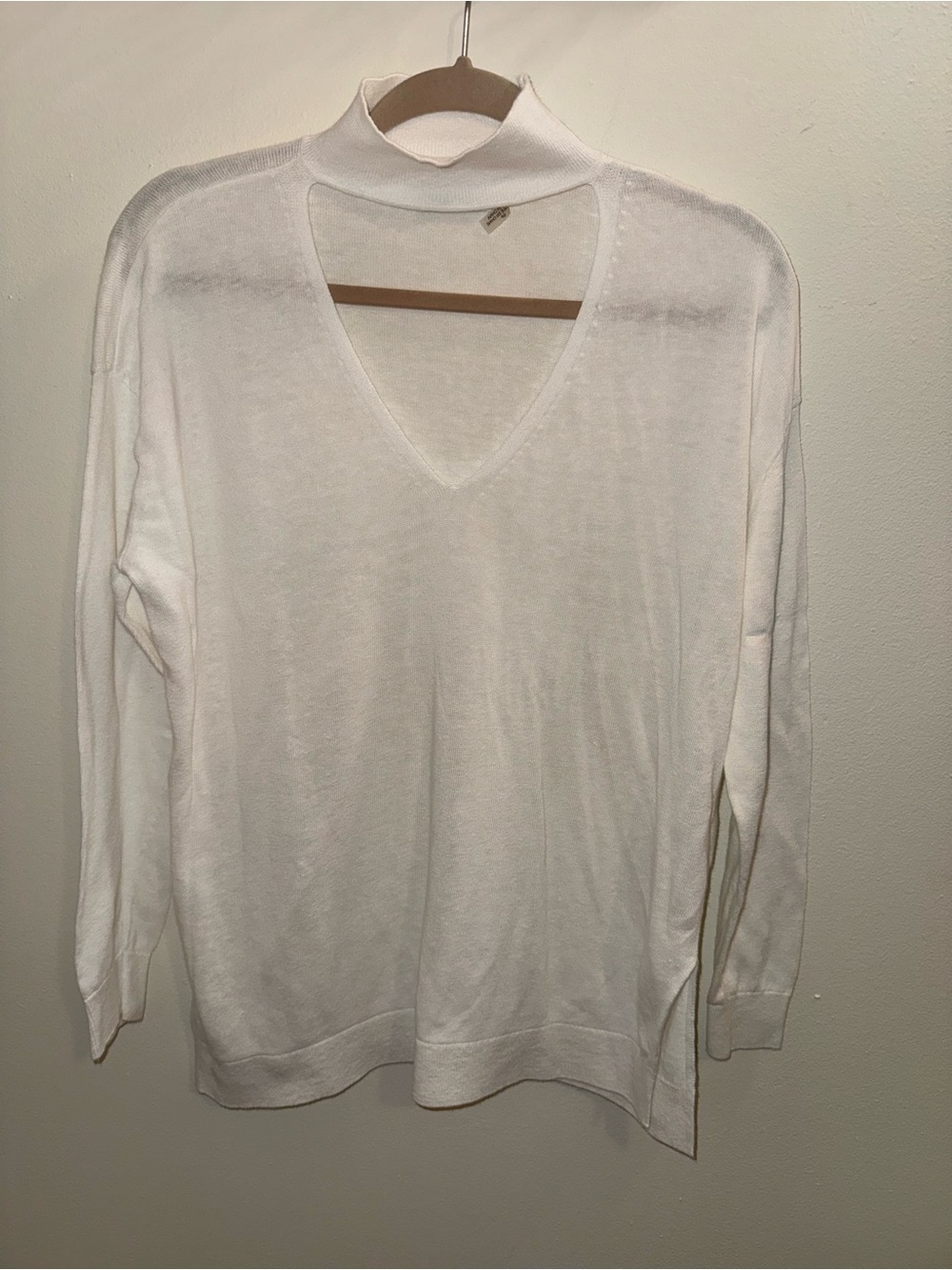 Alice + Olivia Cream V-Neck Mock Cutout Sweater